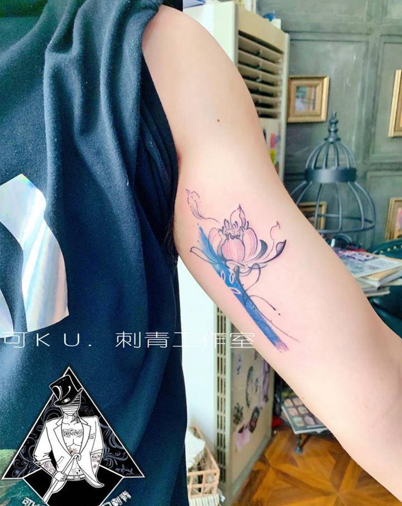 莲花纹身图片_手部手臂几何水墨纹身图案