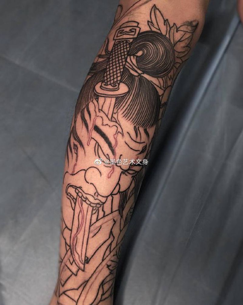 生首纹身图片_腿部新传统纹身图案