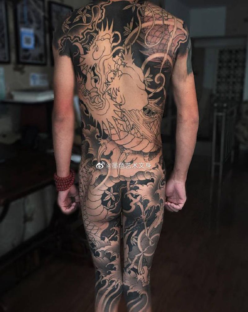 龙纹身图片_背部臀部新传统纹身图案