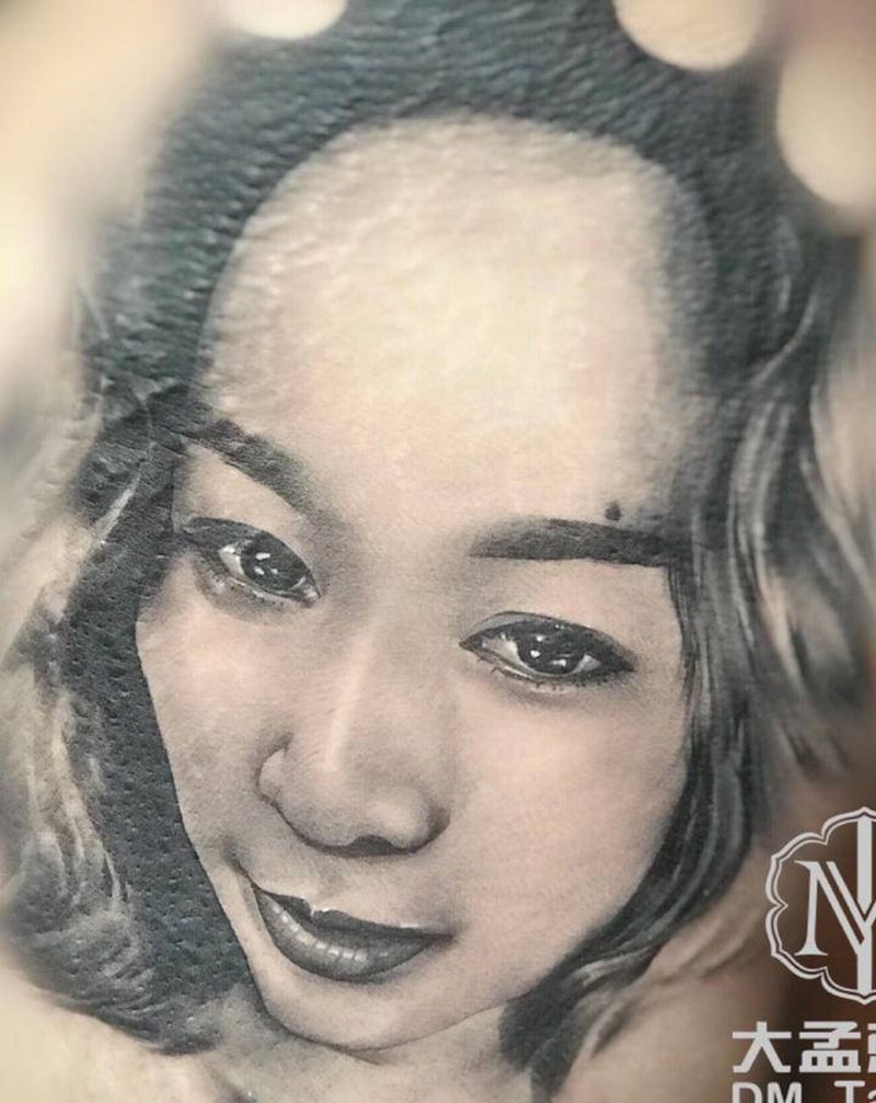 写实肖像纹身图片_臀部欧美写实纹身图案