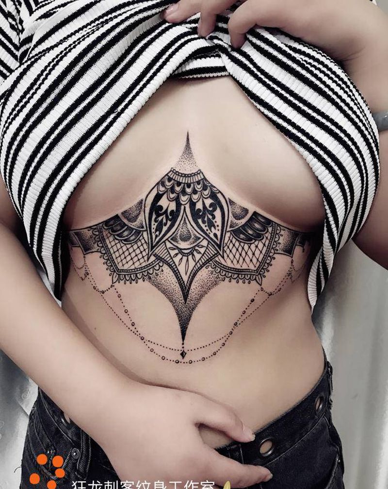 点刺花胸纹身图片_胸部腹部图腾点刺点刺花胸花胸图腾点刺纹身图案