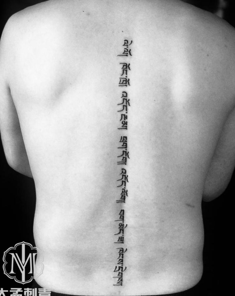 梵文纹身图片_背部图腾纹身图案