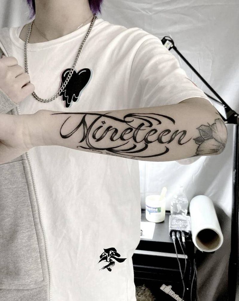 简约花体纹身图片_手臂纹身图案