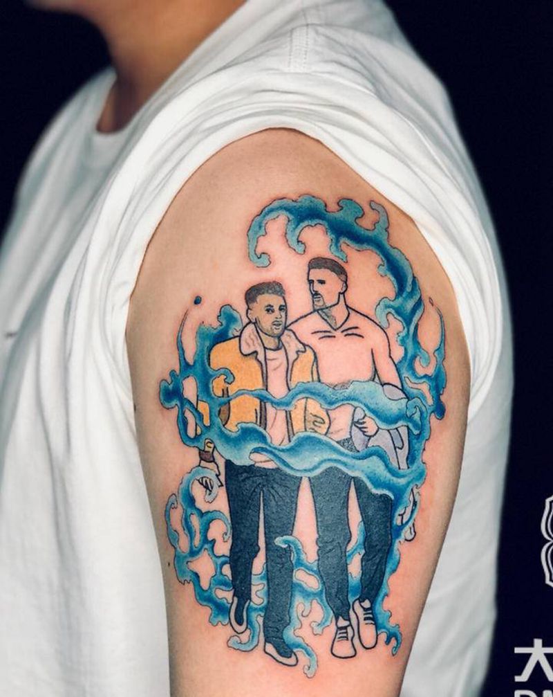 动漫人物纹身图片_肩部水彩新传统纹身图案