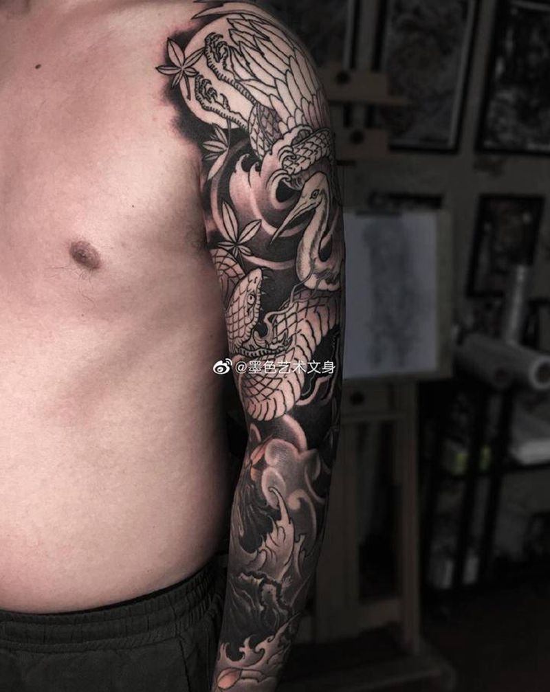 仙鹤蛇纹身图片_手臂新传统纹身图案