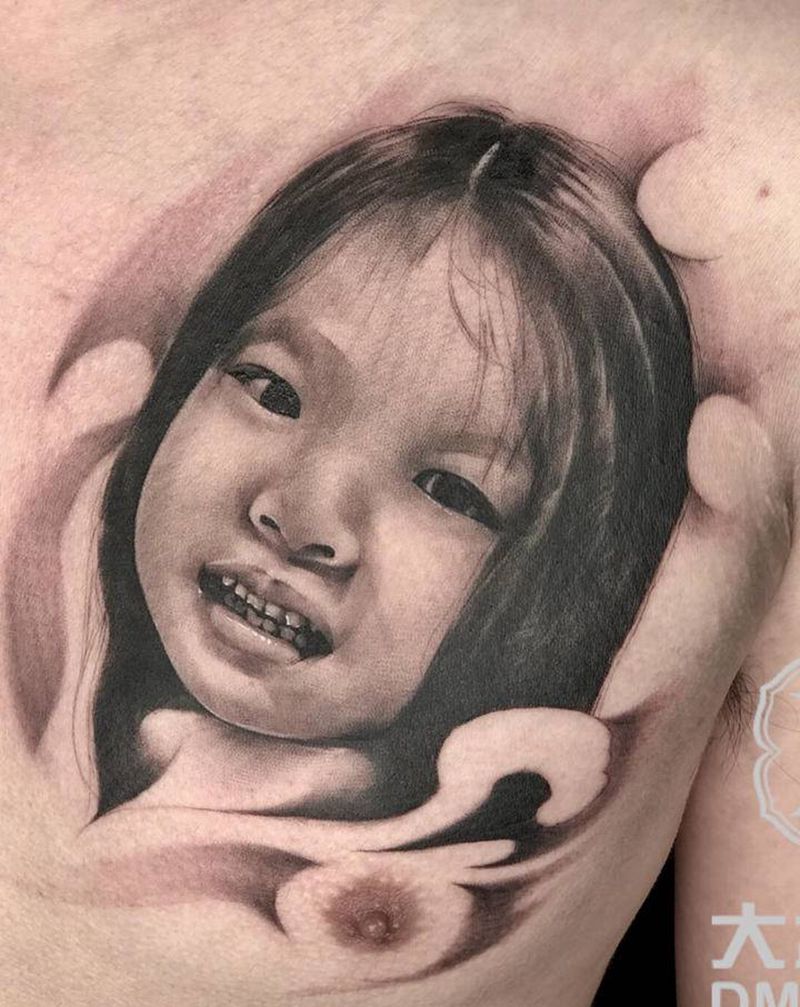 宝宝肖像纹身图片_胸部欧美写实纹身图案