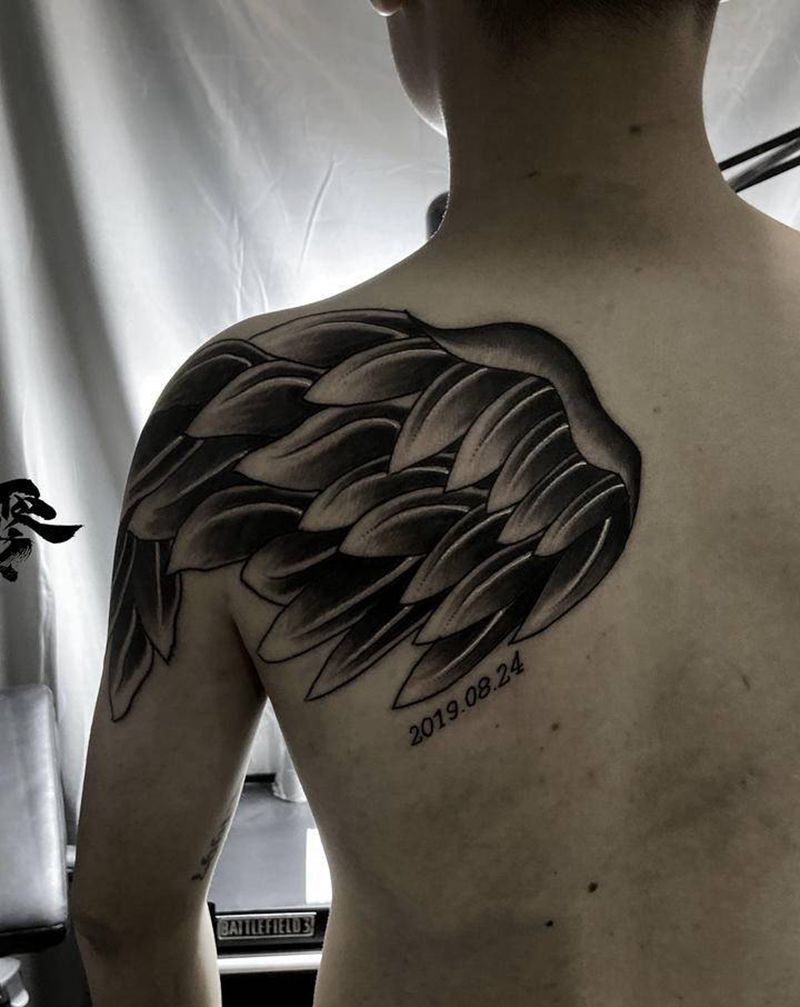简练直接大翅膀纹身图片_背部纹身图案