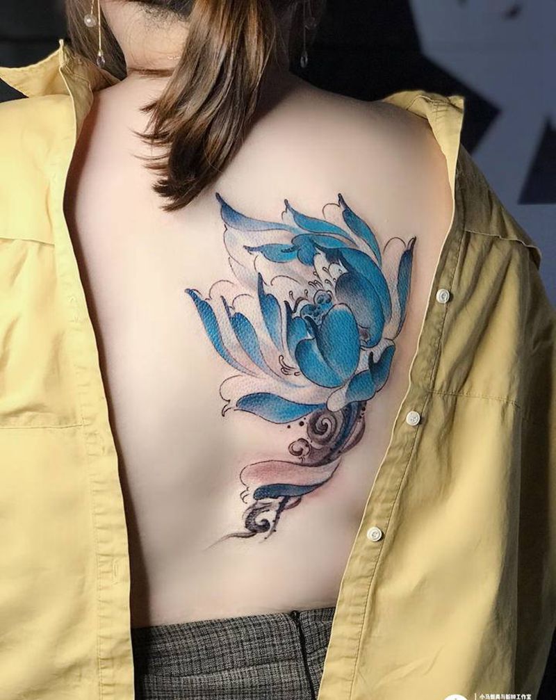 荷纹身图片_背部纹身图案