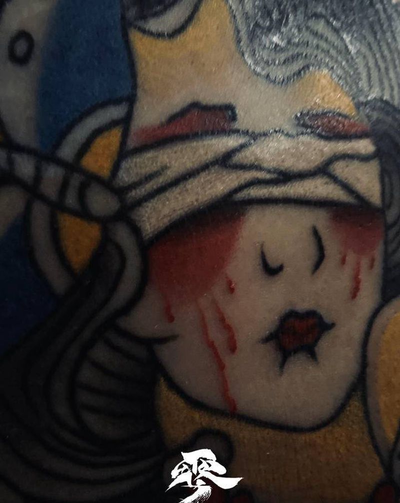 OS女郎细节图纹身图片_胸部Old School纹身图案