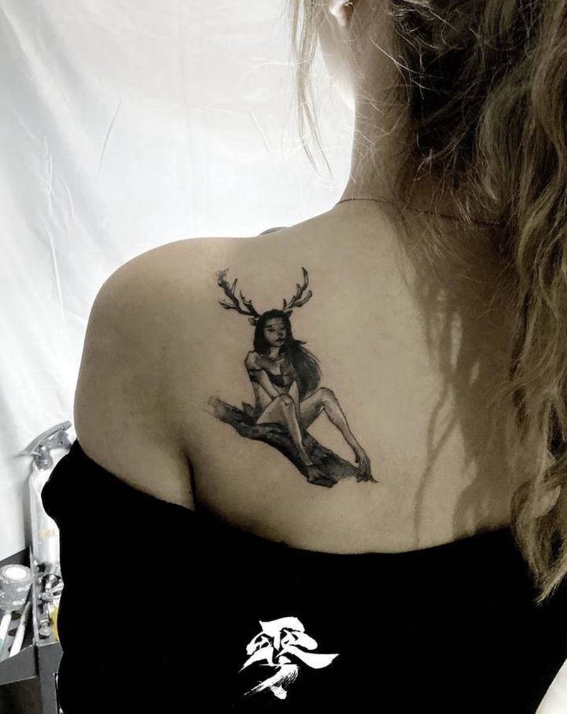 鹿女孩纹身图片_肩部纹身图案