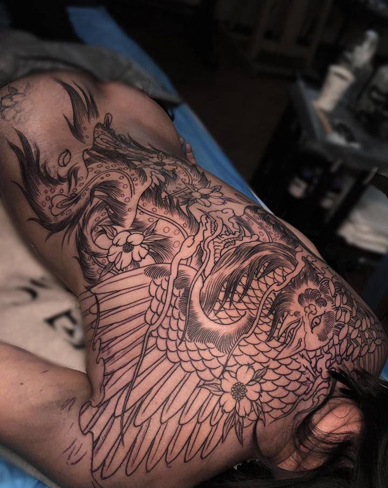 凤凰纹身图片_背部新传统纹身图案