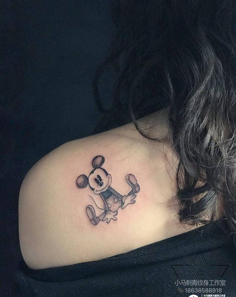 米奇纹身图片_背部纹身图案