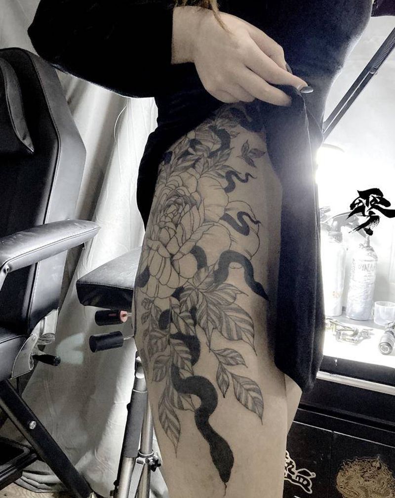 素花纹身图片_腰部臀部纹身图案