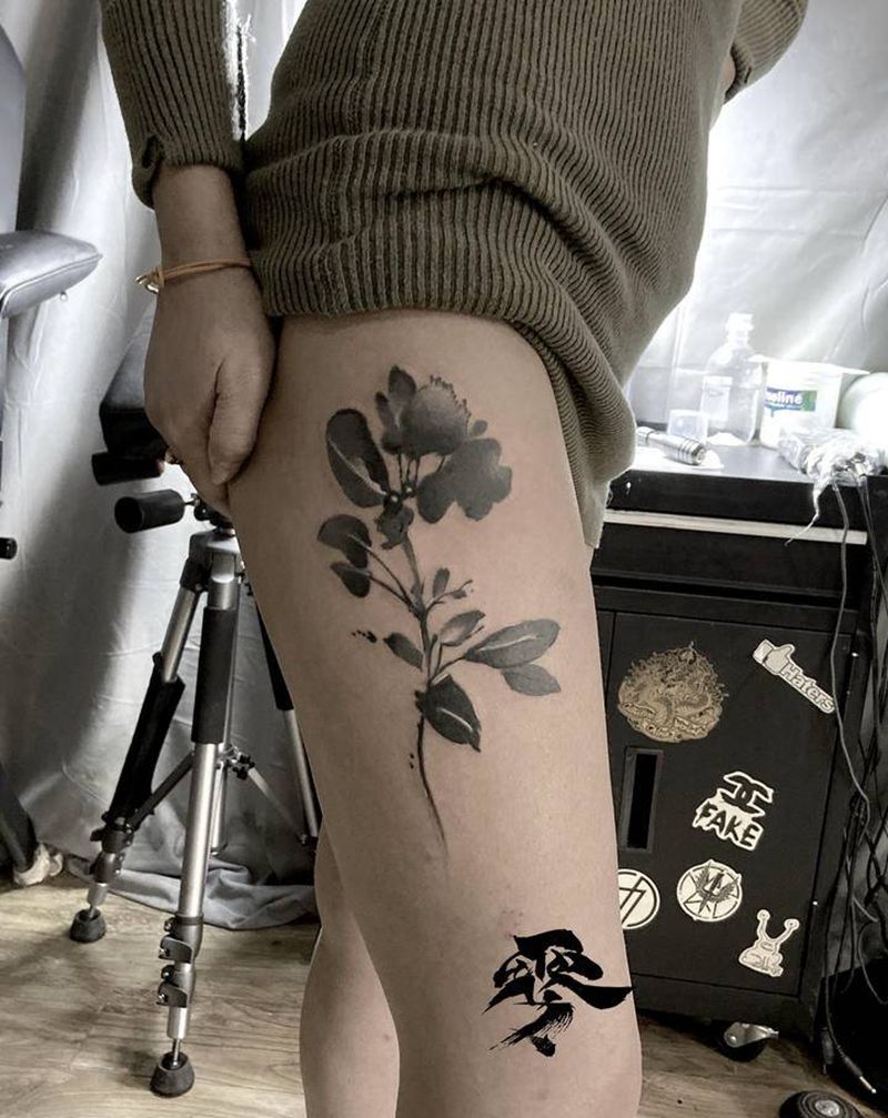 水墨花纹身图片_腿部水墨纹身图案