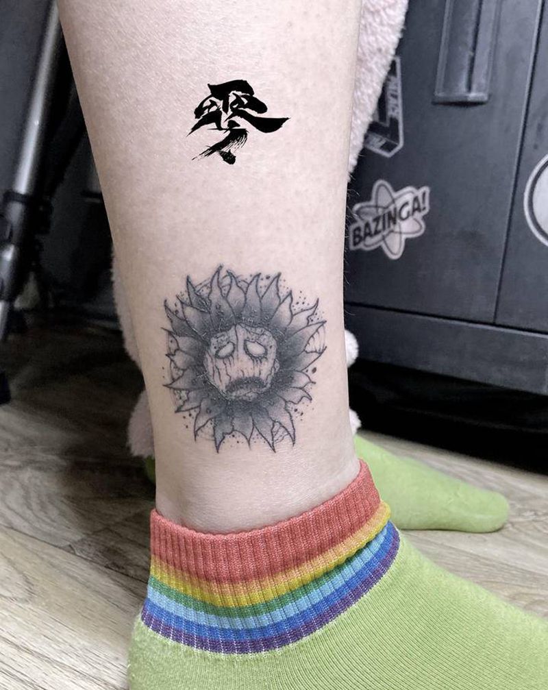 暗黑太阳花纹身图片_脚部纹身图案