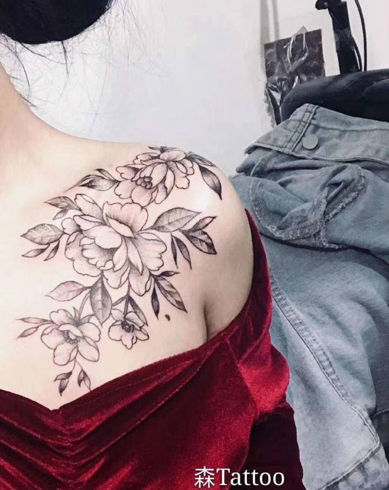 素花纹身图片_肩部点刺纹身图案