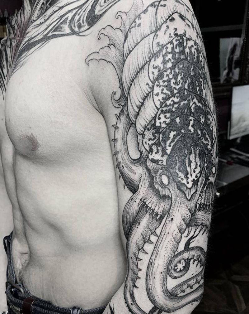 章鱼纹身图片_手臂点刺欧美写实遮盖纹身图案