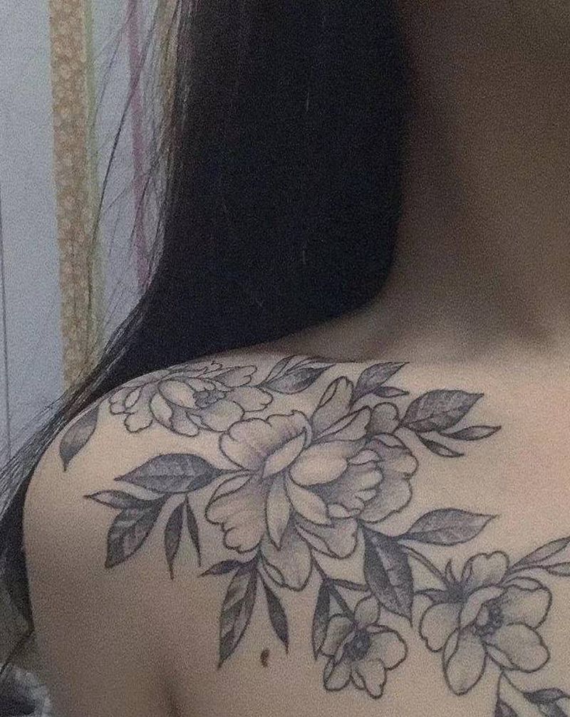 素花纹身图片_肩部颈部点刺纹身图案