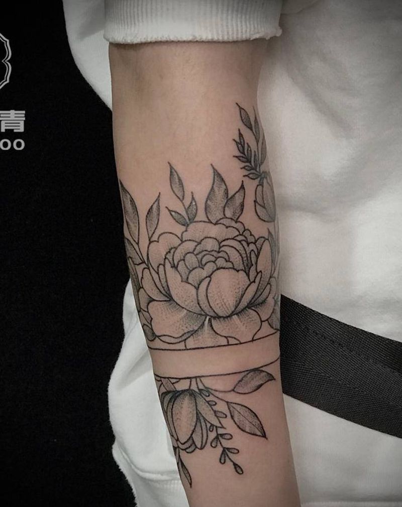 素花纹身图片_手臂点刺几何纹身图案