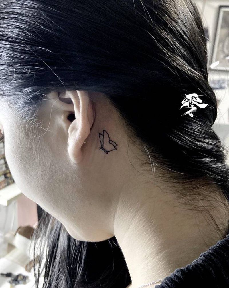 简笔小蝴蝶纹身图片_颈部纹身图案