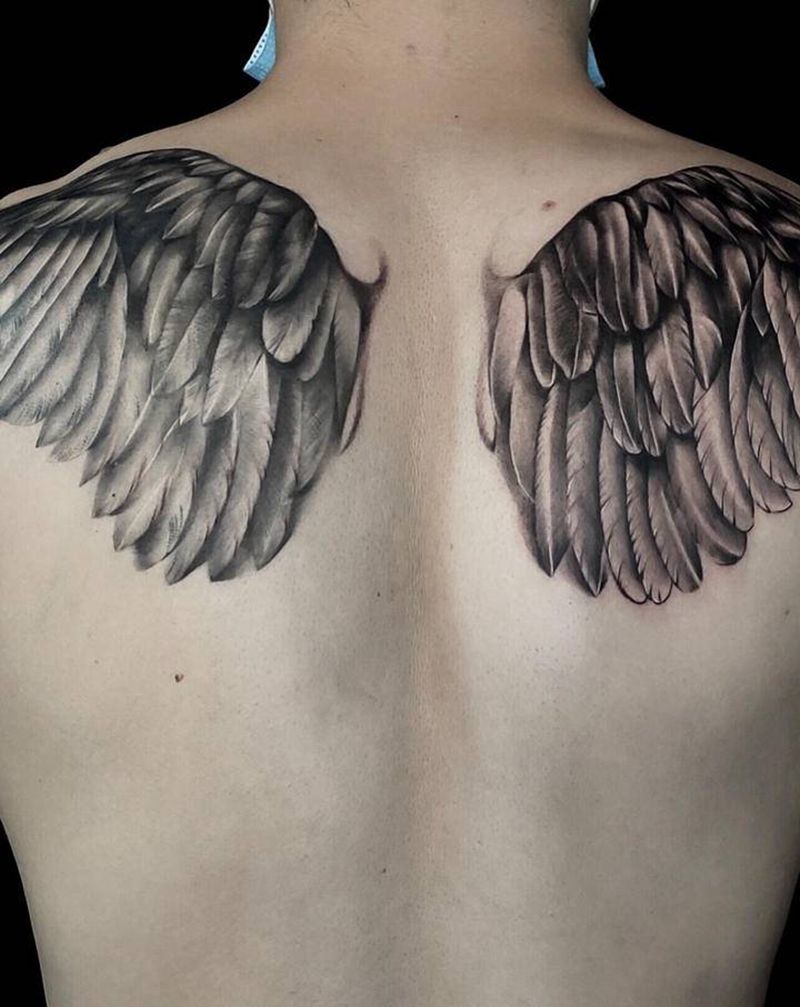 翅膀纹身图片_背部欧美写实纹身图案