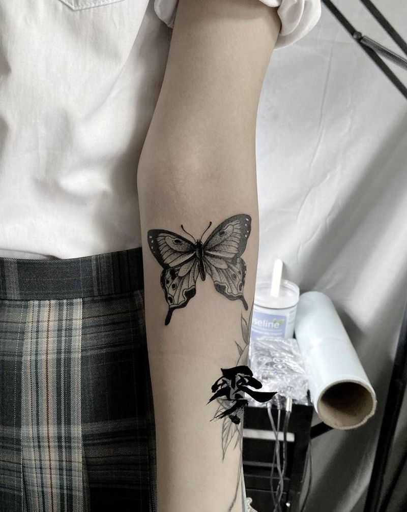 蝴蝶纹身图片_手臂纹身图案