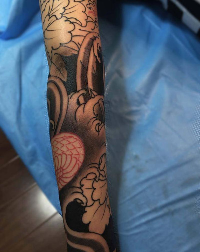 蛇，牡丹纹身图片_手臂新传统纹身图案
