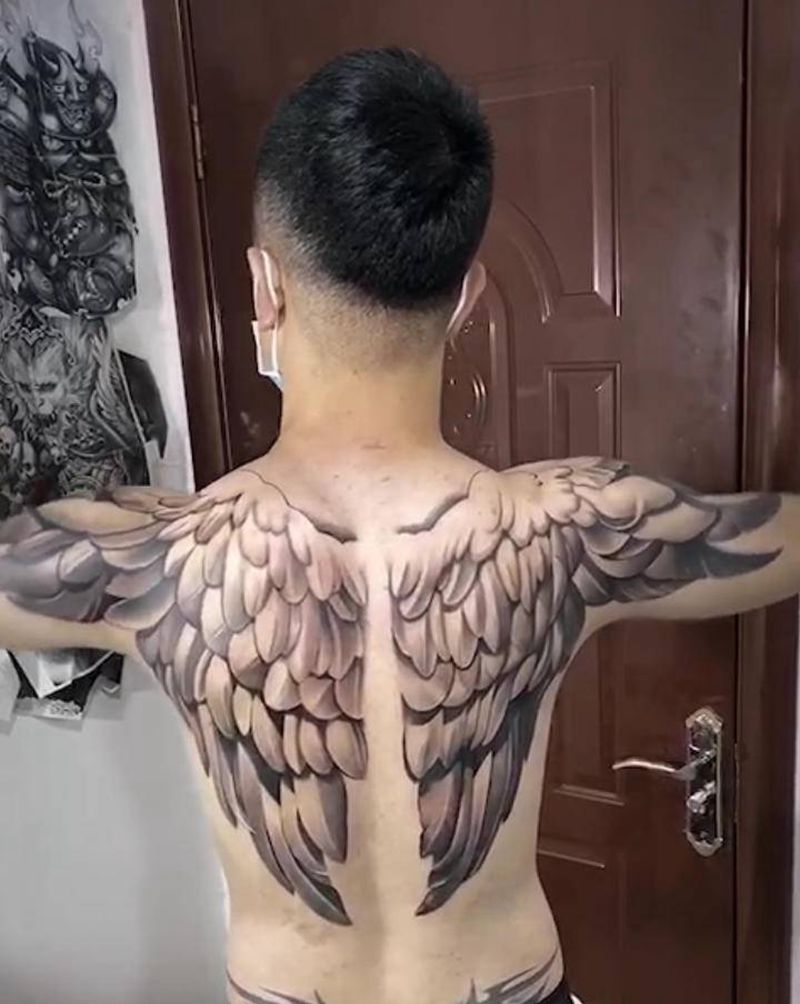 翅膀纹身图片_背部欧美写实纹身图案