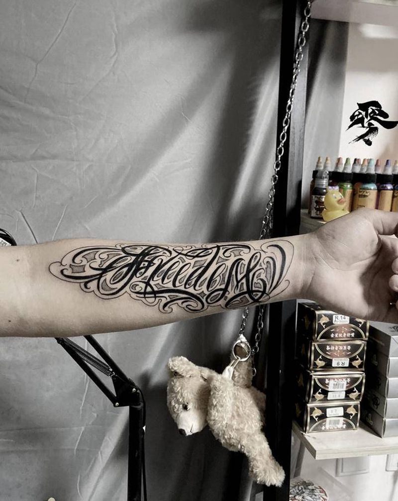 花体：自由纹身图片_手臂花体字纹身图案