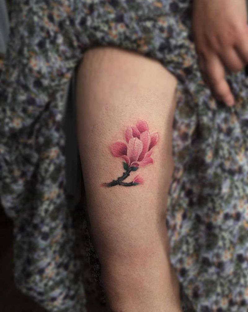 玉兰花纹身图片_腿部水彩纹身图案