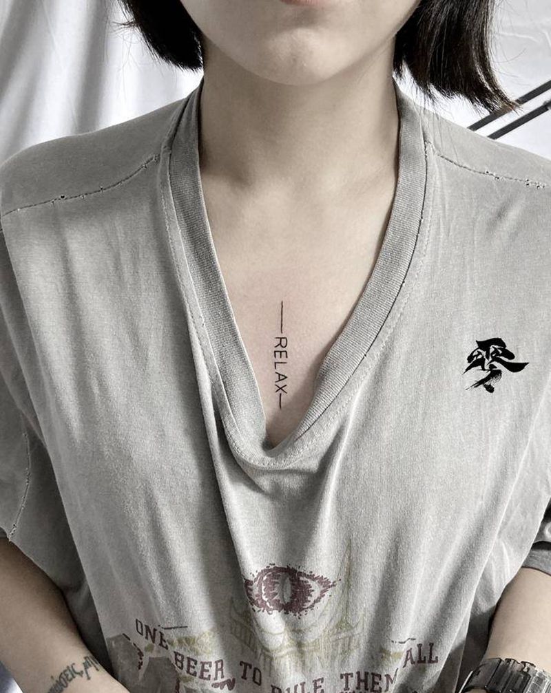 字母纹身图片_胸部纹身图案