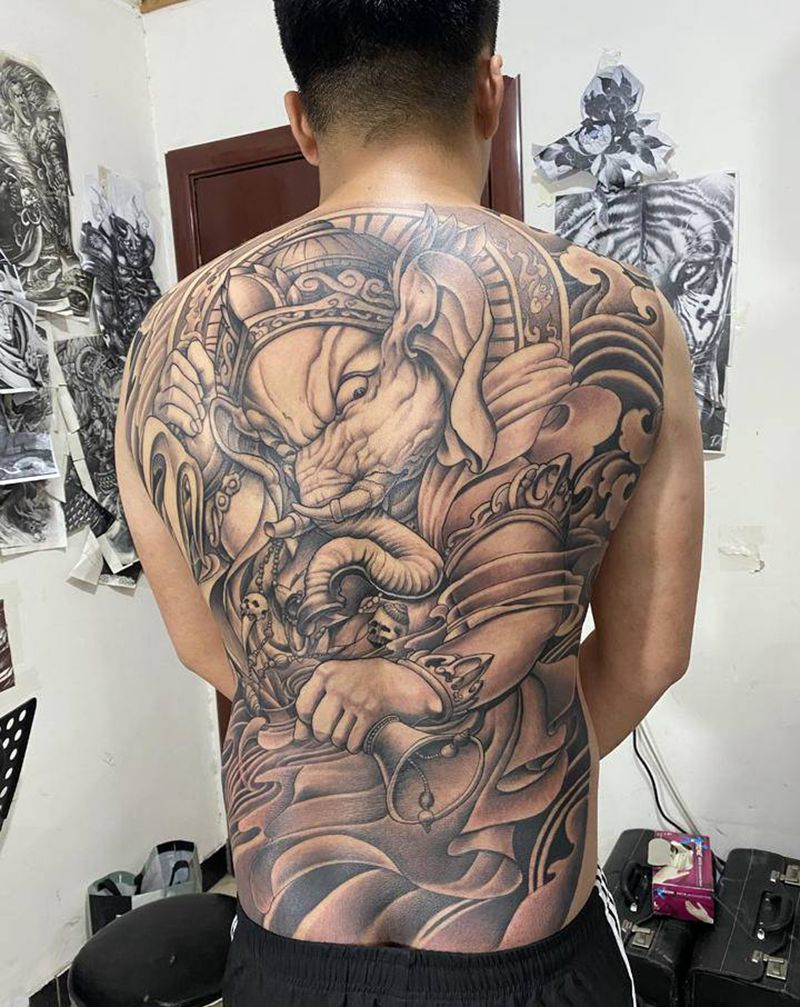 满背象神纹身图片_背部新传统纹身图案