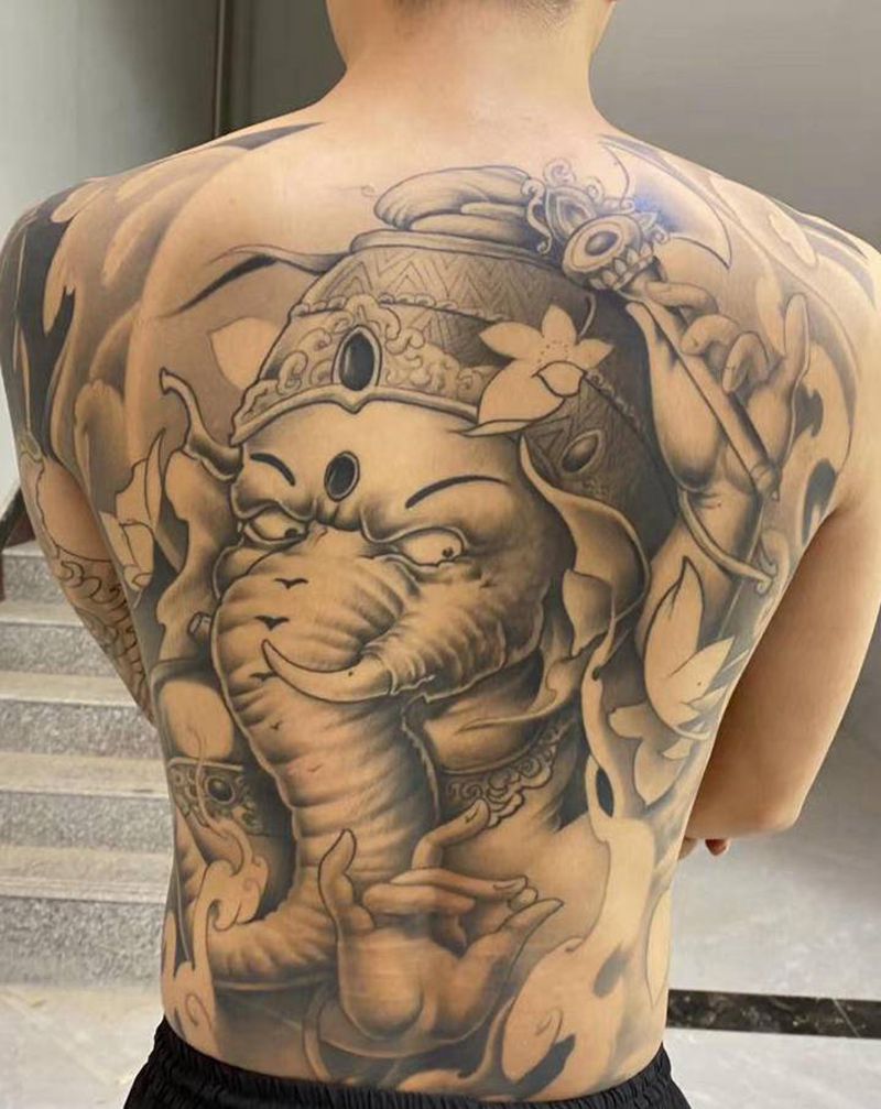 恢复后象神纹身图片_背部新传统纹身图案