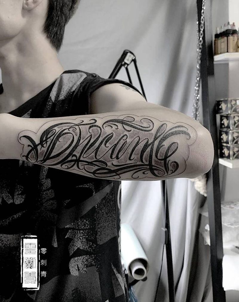 花体字纹身图片_手臂纹身图案