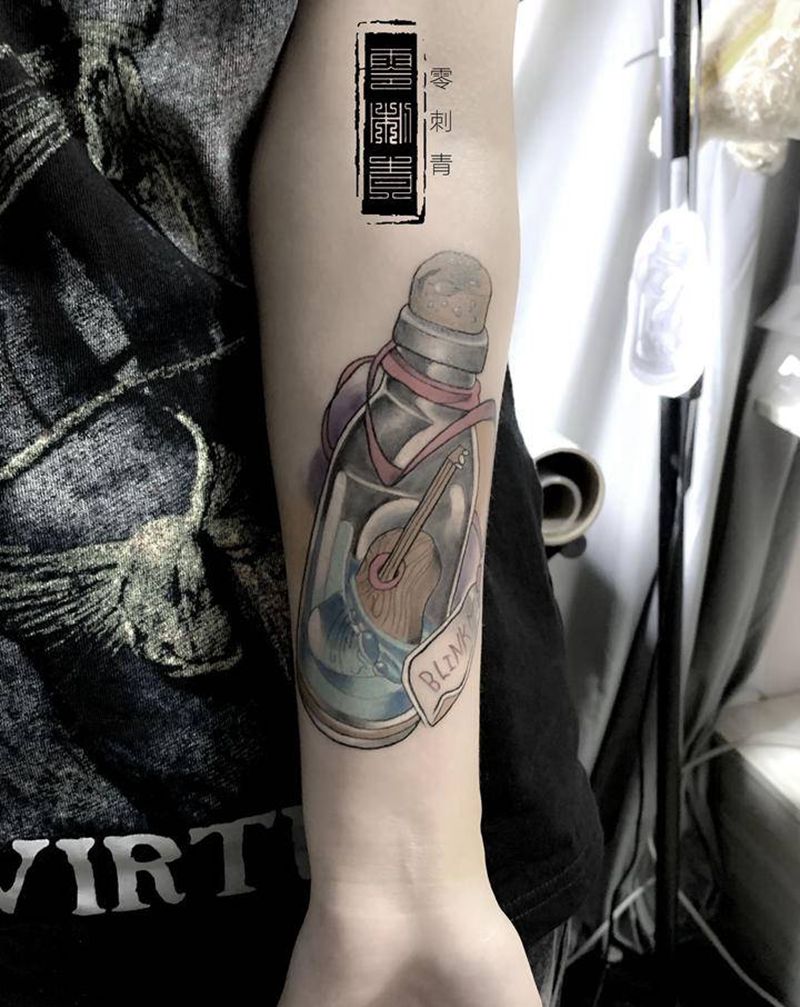 瓶子与吉他纹身图片_手臂纹身图案