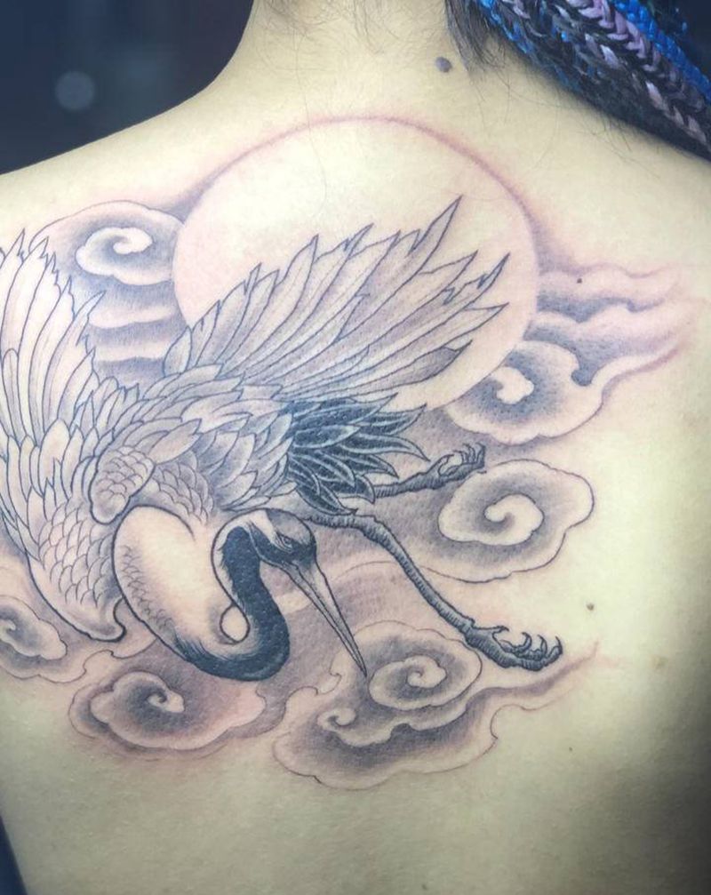 鹤纹身图片_背部新传统纹身图案