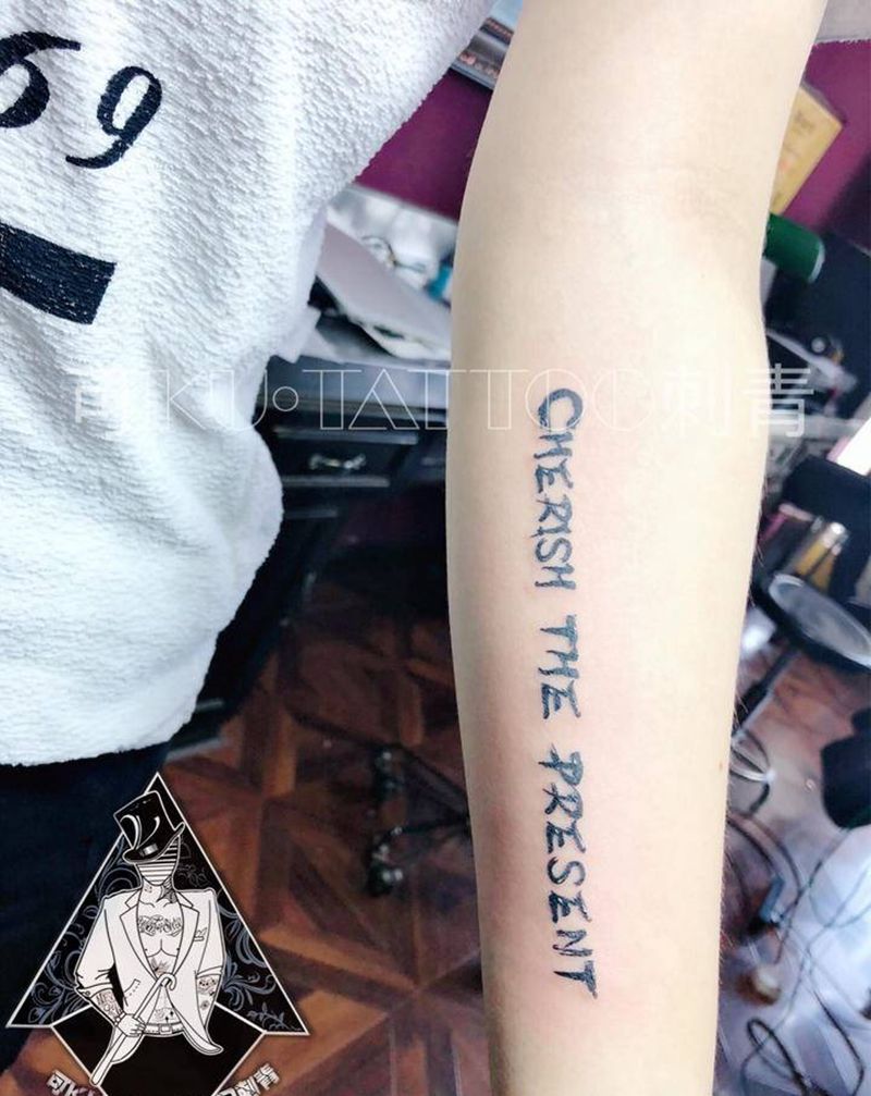 字体纹身图片_手臂英文字体纹身图案