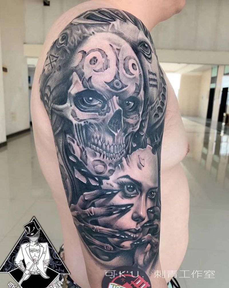 人脸面具纹身图片_臀部欧美写实纹身图案