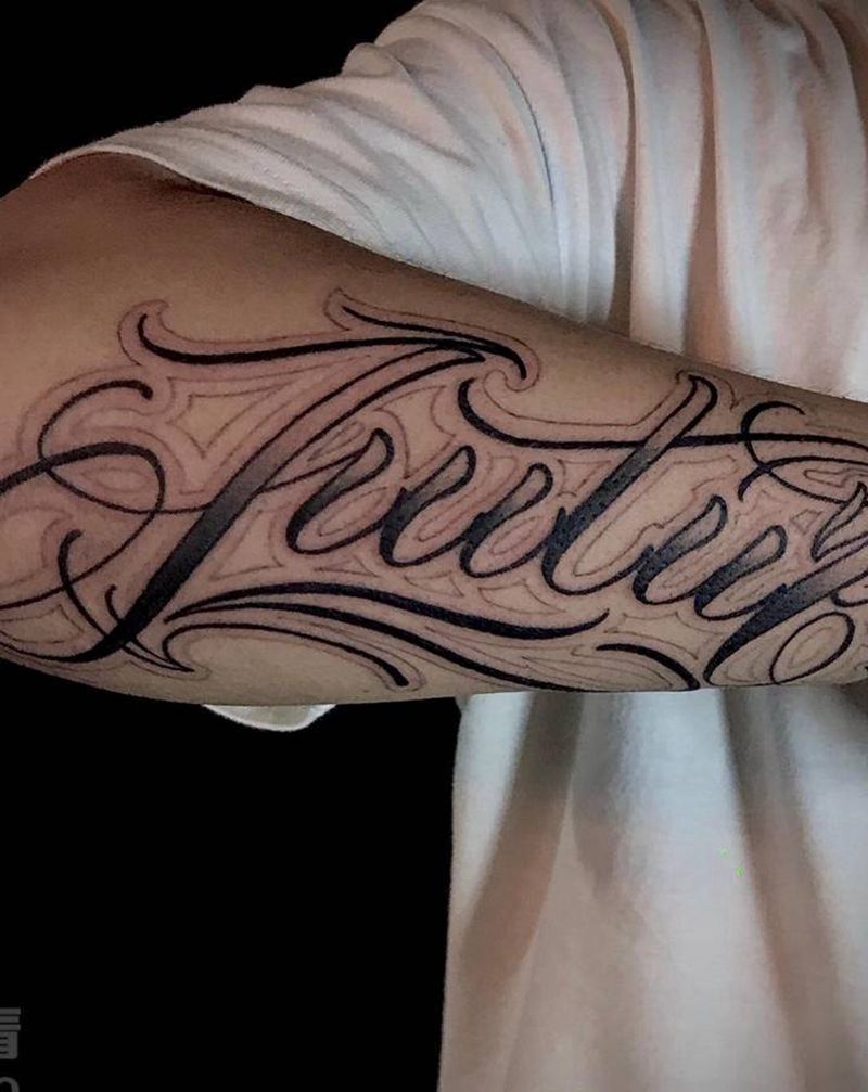 花体英文纹身图片_手臂花体字纹身图案