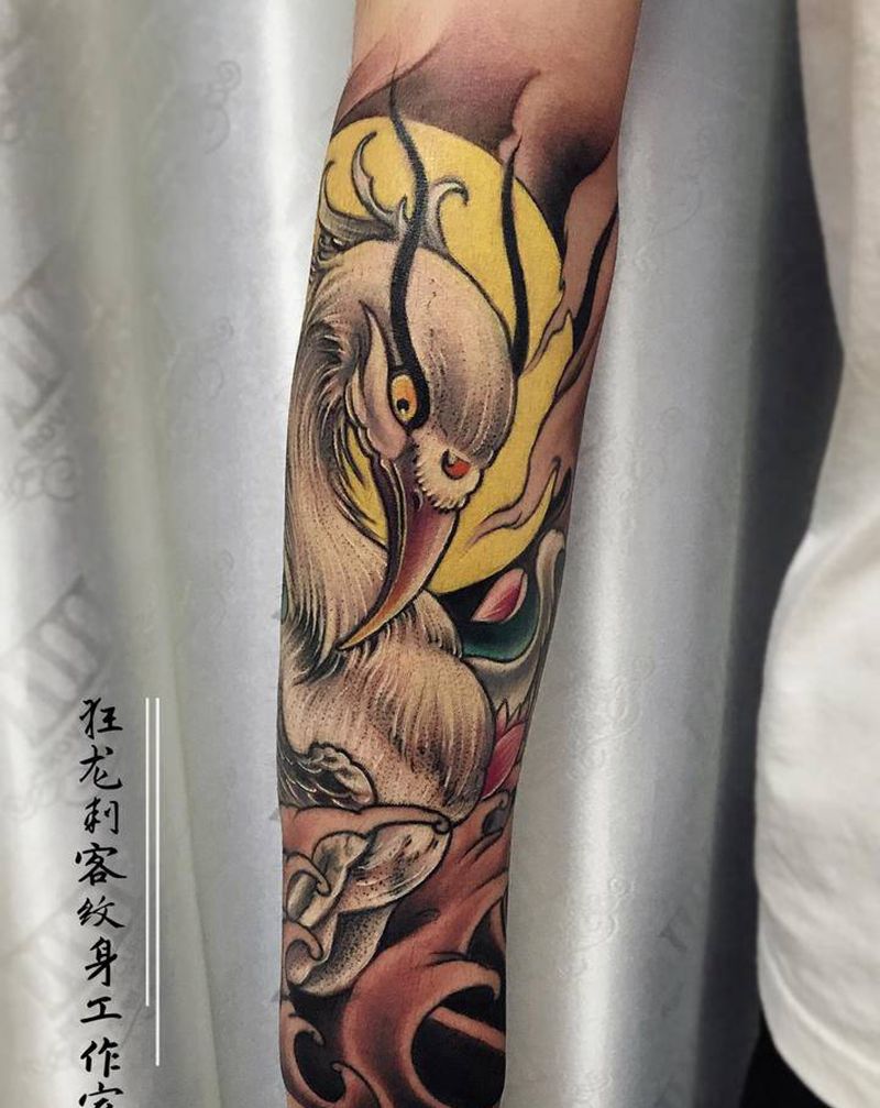 修改纹身图片_手臂肩部新传统水墨鹤仙鹤修改纹身图案