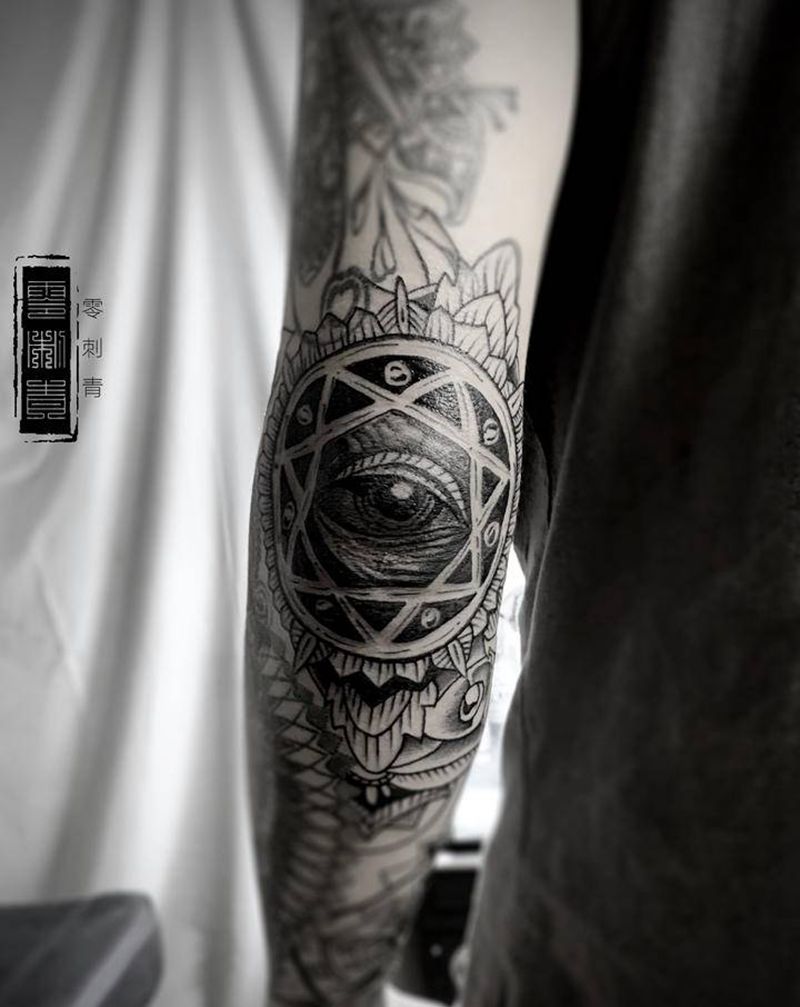 上帝之眼爆肘纹身图片_手臂纹身图案