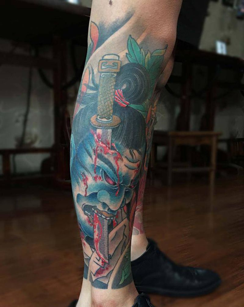 生首纹身图片_腿部新传统纹身图案