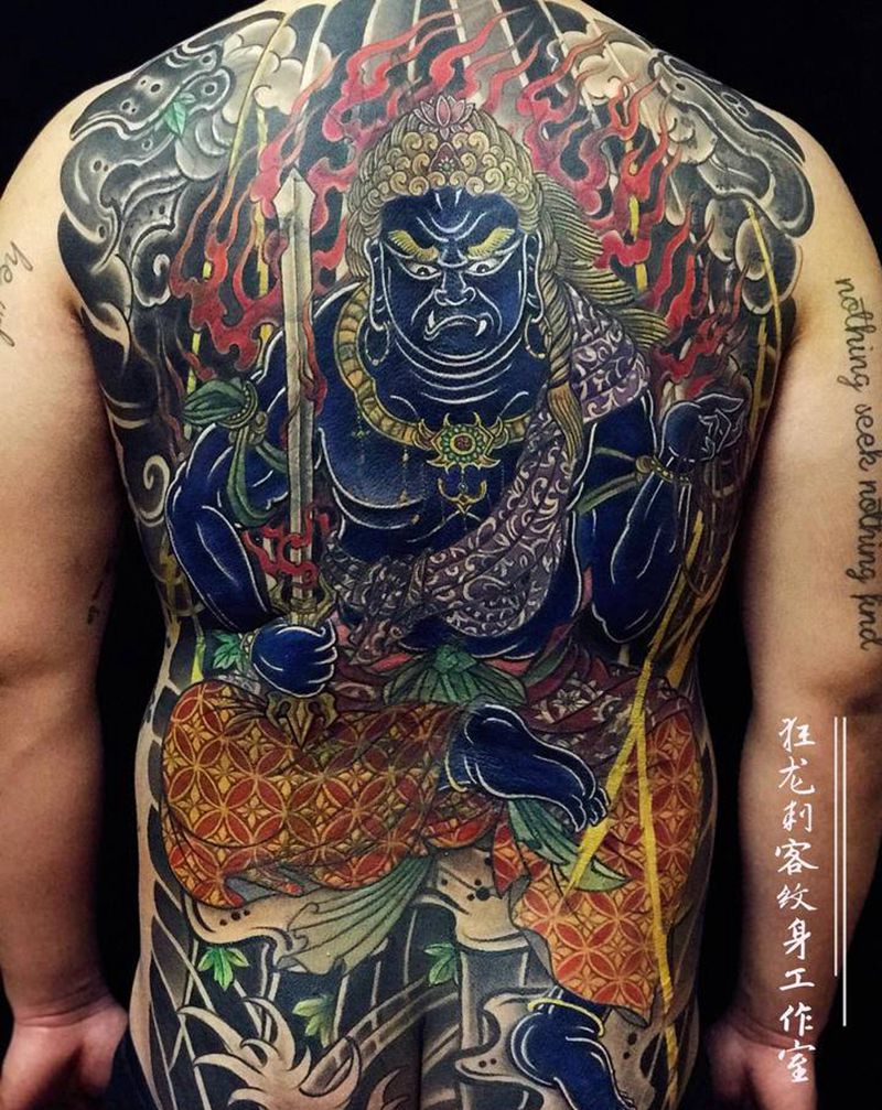 不动明王纹身图片_背部肩部老传统新传统不动明王遮盖满背纹身图案
