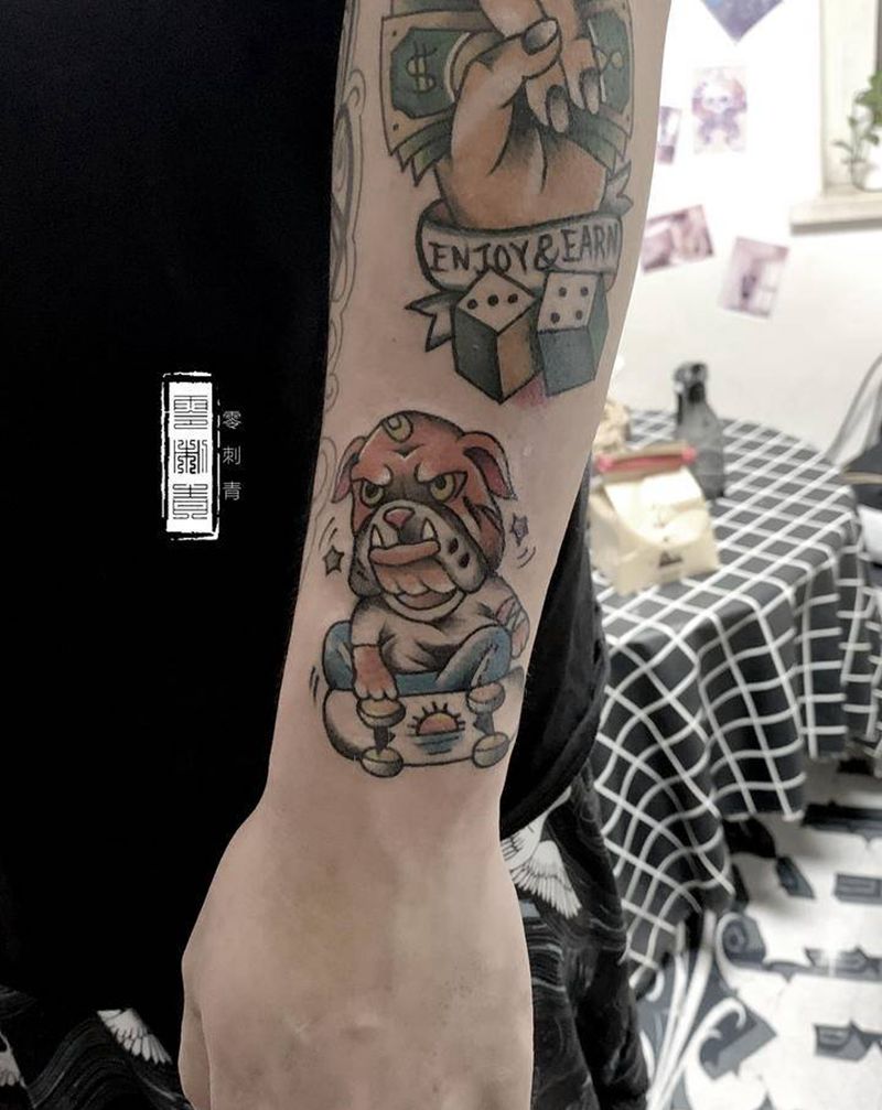哈巴狗纹身图片_手臂Old School纹身图案