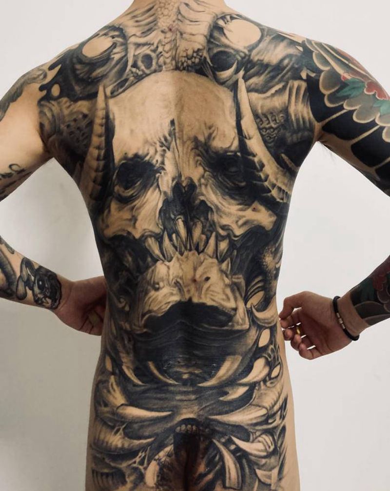 无痛恢复后纹身图片_背部欧美写实纹身图案