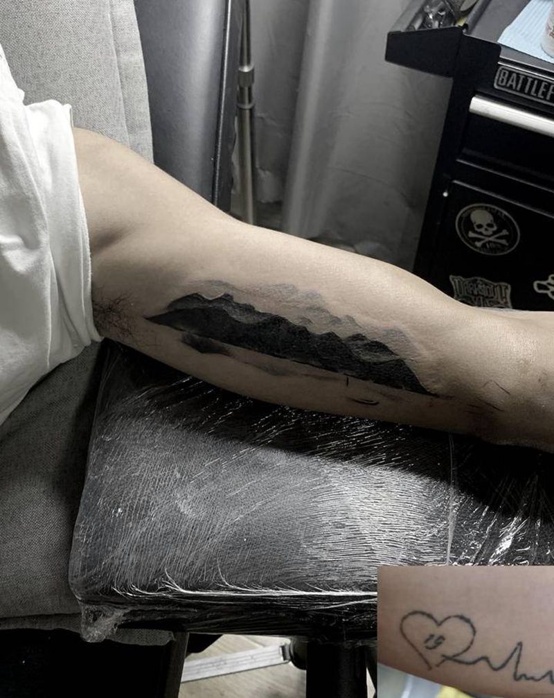 水墨山水遮盖纹身图片_手臂纹身图案