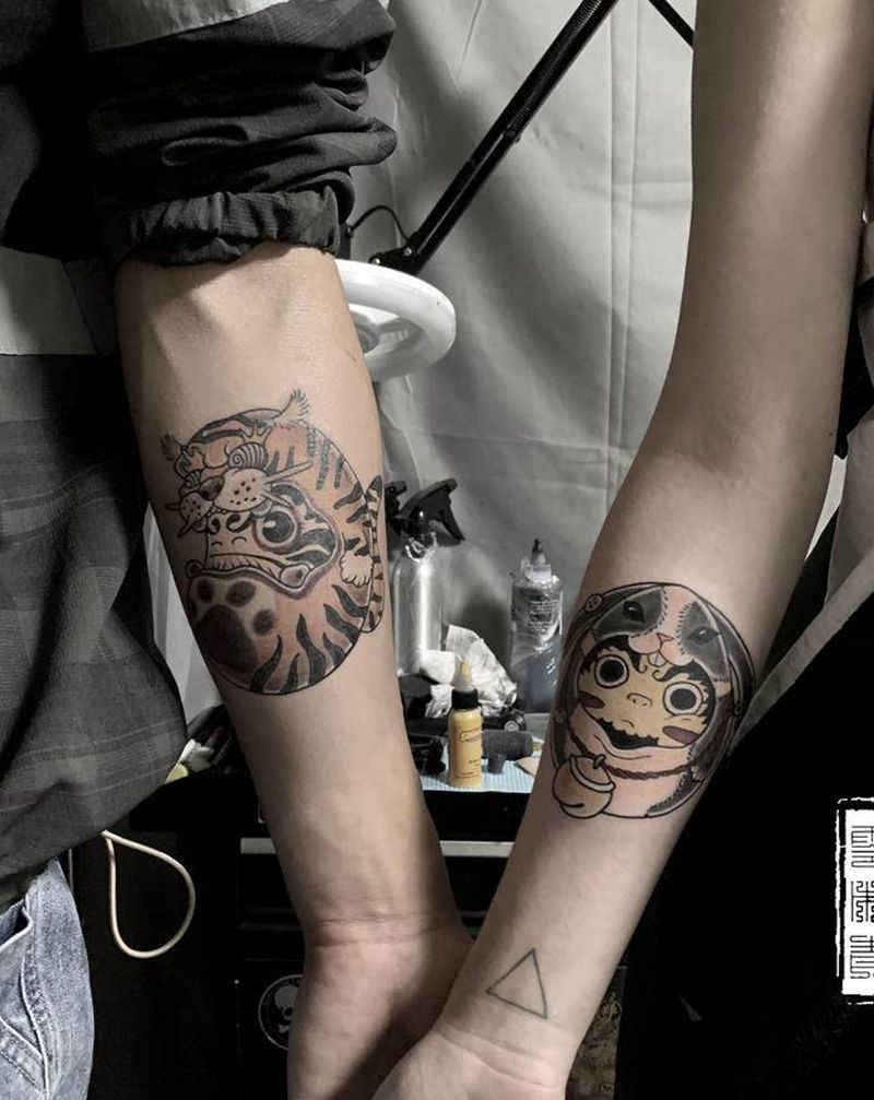 情侣达摩蛋纹身图片_手臂纹身图案