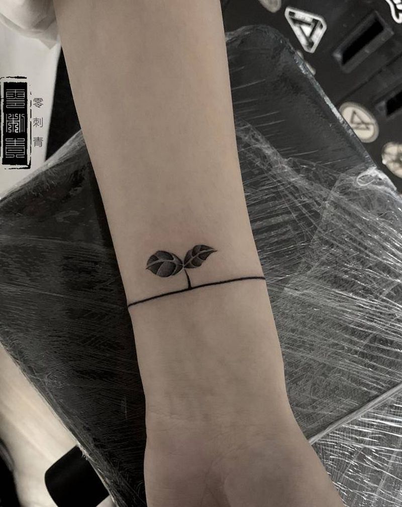 小树苗纹身图片_手臂纹身图案