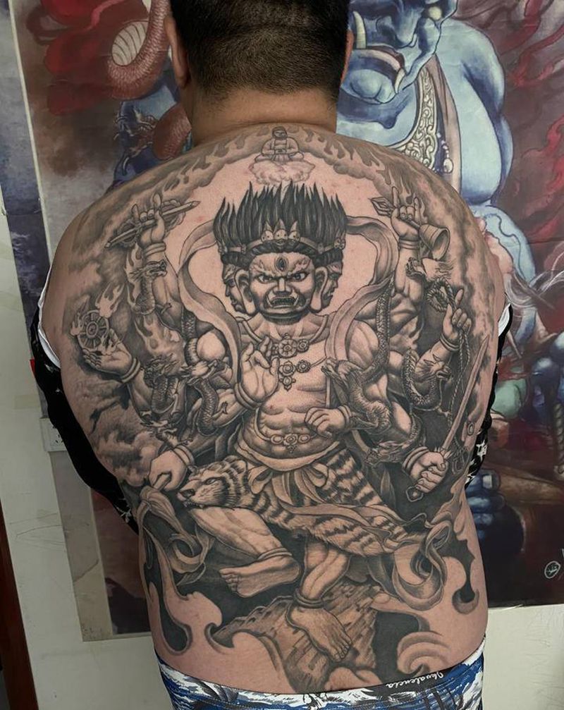 无痛满背恢复后纹身图片_背部新传统纹身图案