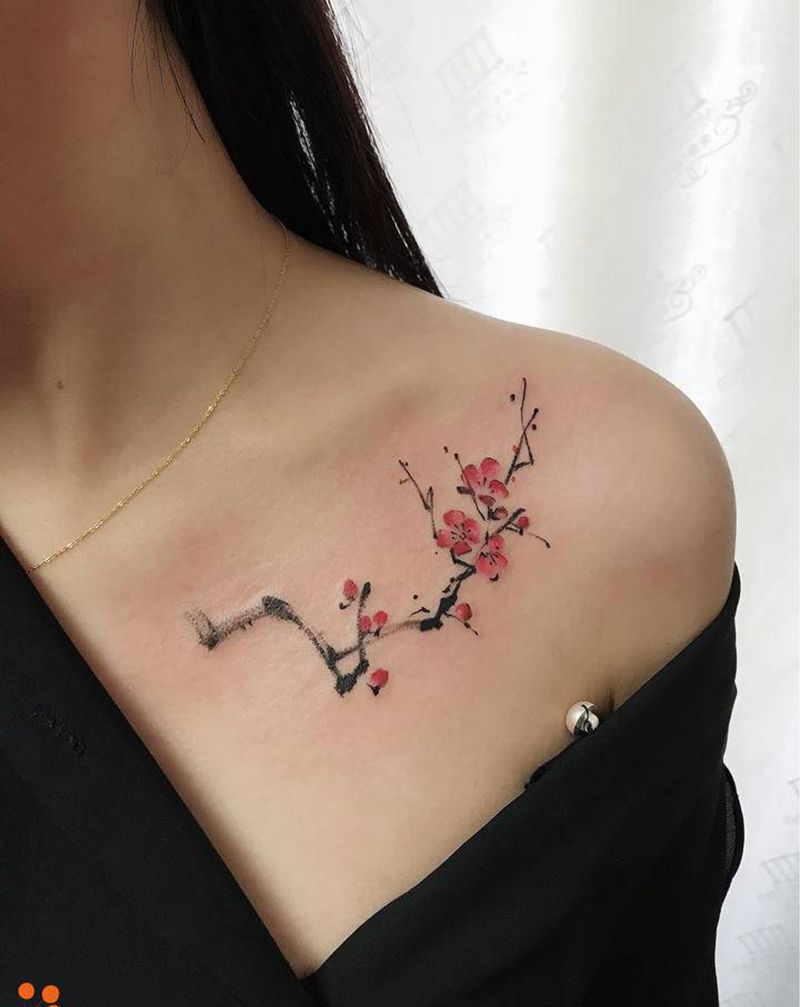 一支小梅花纹身图片_胸部肩部新传统水墨梅花梅锁骨纹身图案